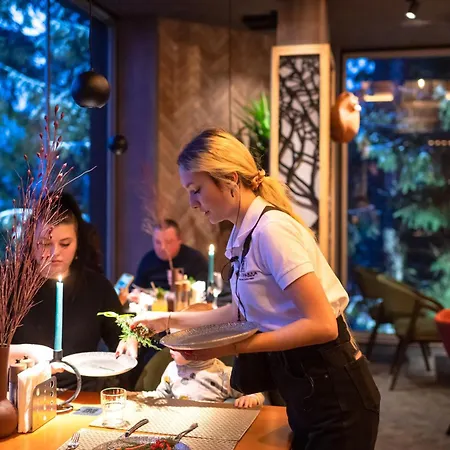 Stara Pravda 2* בוקובל